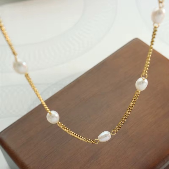 18K Gold Plated Freshwater Pearl Necklace - Picture 3 of 8